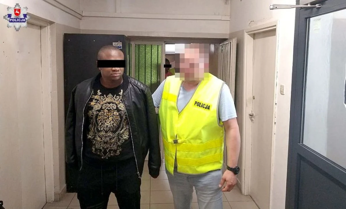 Policjanci zatrzymali 30-letniego Nigeryjczyka i jego 23-letnią wspólniczkę. Para jest podejrzana o oszustwa matrymonialne. 30-latek przez internet podawał się za oficera armii amerykańskiej i wyłudzał pieniądze od zainteresowanych nim kobiet. 