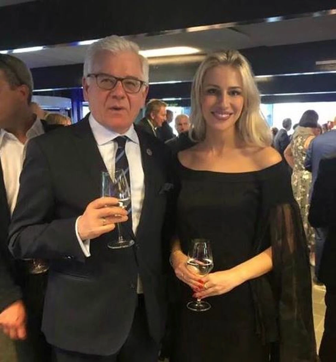 "Nie podzielamy poglądów tej pani" - tak w rozmowie z reporterem RMF FM minister spraw zagranicznych Jacek Czaputowicz mówi o Andżelice Jarosławskiej, która sfotografowała się z nim w ubiegłym tygodniu podczas szczytu Trójmorza w Lublanie. 