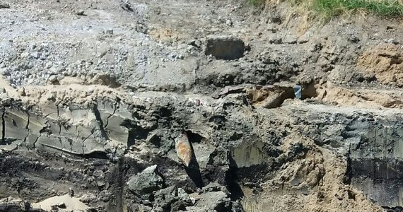 Wykonawcy budowy Trasy Łagiewnickiej odkryli bombę, prawdopodobnie z czasów II wojny światowej. Odkopali ją w rejonie ul. Rostworowskiego na wysokości ul. Kobierzyńskiej i Grota-Roweckiego.