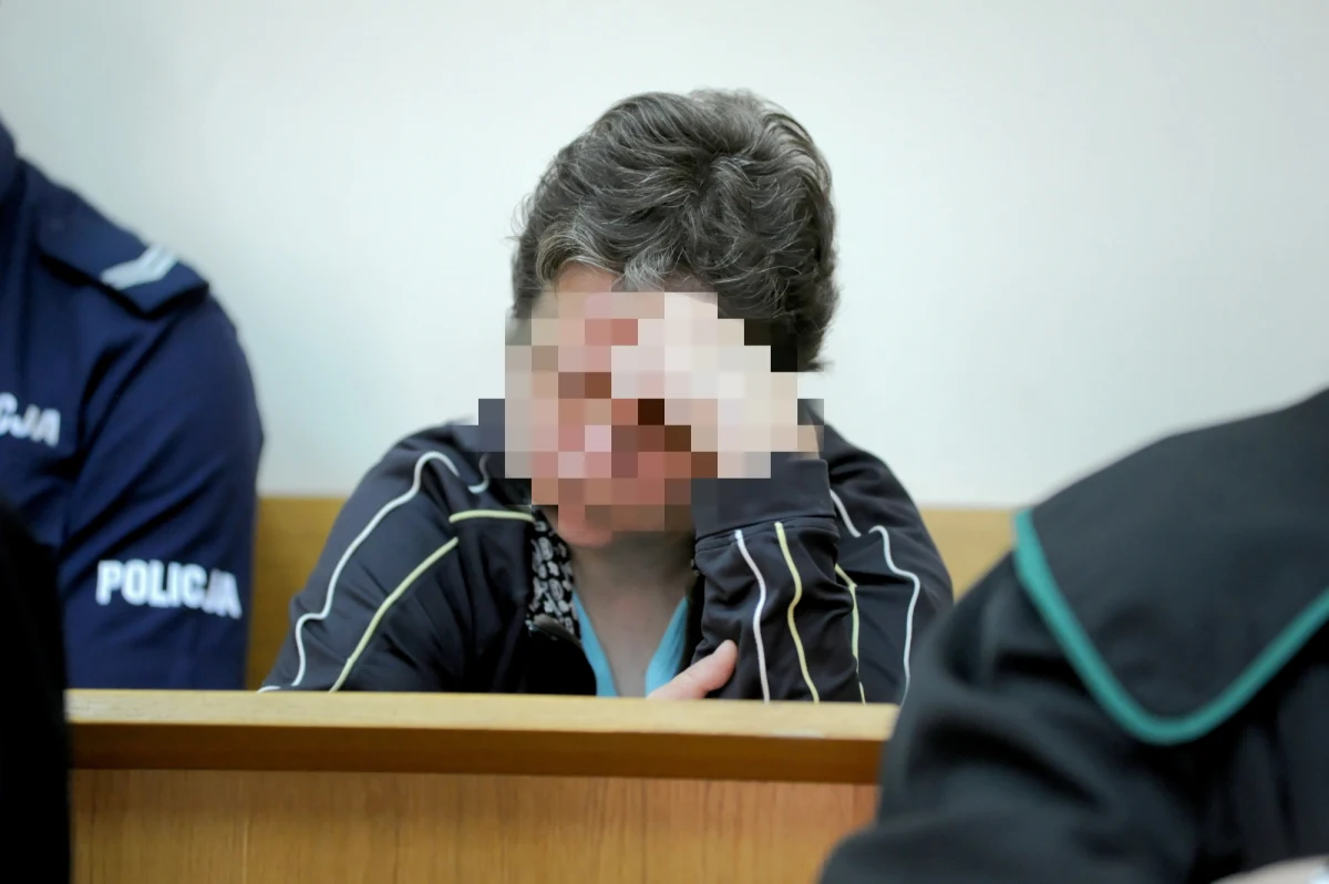 Szczeciński sąd skazał Eleonorę Z., oskarżoną o zabójstwo swojego nowo narodzonego dziecka, na 15 lat więzienia. Prokurator zarzucił jej, że bezpośrednio po urodzeniu chłopca pozostawiła go w wiadrze z wodami płodowymi, a następnie owinęła w worek foliowy i wyrzuciła do kontenera na śmieci. Wyrok 2 lat więzienia w zawieszeniu usłyszał Wiesław Z., który według prokuratury, pomagał jej ukryć ciało dziecka.