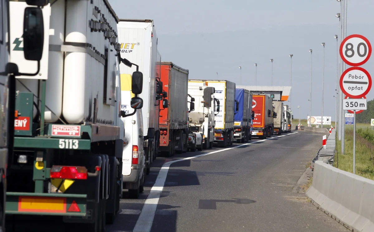 Ogromne utrudnienia na autostradzie A4 na Dolnym Śląsku. Potężny zator utworzył się po wypadku ciężarówki i samochodu dostawczego na wysokości węzła Brzezimierz w kierunku Wrocławia.  