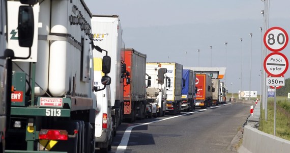 Ogromne utrudnienia na autostradzie A4 na Dolnym Śląsku. Potężny zator utworzył się po wypadku ciężarówki i samochodu dostawczego na wysokości węzła Brzezimierz w kierunku Wrocławia.  