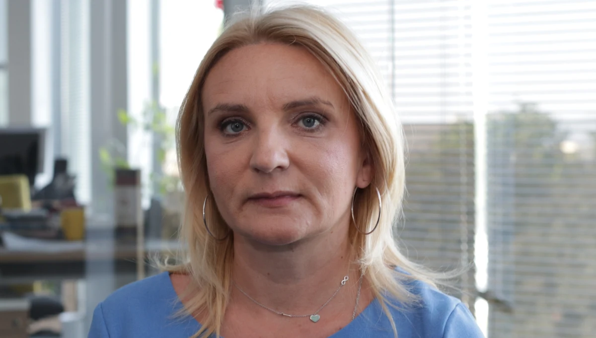 „To jest niedopuszczalne, że w państwie ktoś, kto jest skazany wyrokiem, jest przestępcą, może sobie publicznie szantażować prezydenta, rząd lub partię rządzącą” – tak o sprawie listu Marka Falenty do prezydenta Andrzeja Dudy mówiła w Popołudniowej rozmowie w RMF FM posłanka klubu Kukiz’15 Agnieszka Ścigaj. „Z całą pewnością prezydent nie powinien poddawać się temu szantażowi. Jeżeli prezydent podejmie taką decyzją, jakiej życzy sobie pan Falenta, to da jasny i czytelny dowód, że zlecenie podsłuchów było zorganizowane przez Prawo i Sprawiedliwość” – dodała. „Moim zdaniem określone służby powinny się tym bardzo poważnie zająć, bo to kpina z polskich służb i polskiej polityki” – podkreśliła.