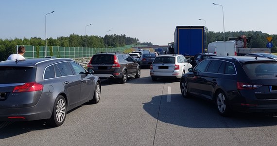 Po zderzeniu trzech samochodów i motocykla zablokowana jest autostrada A1 w kier. Gdańska pomiędzy węzłami Łódź Południe i Łódź Górna.