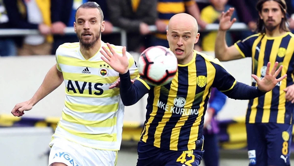 Po bardzo dobrej rundzie w barwach  tureckiego Ankaragucu Michał Pazdan może zmienić klub – pisze Onet. Reprezentant Polski może trafić do innej drużyny z tego kraju.