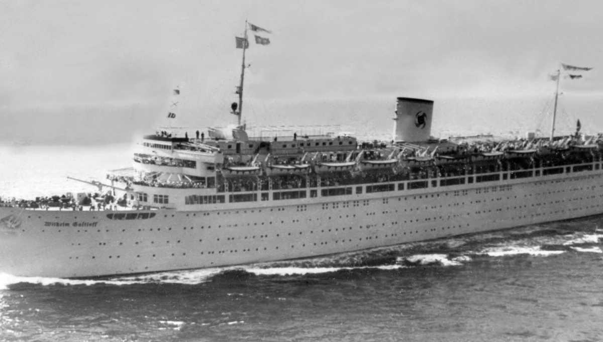​Nurkowie odnaleźli ludzkie zwłoki na wraku statku Wilhelm Gustloff w okolicach Łeby. To najprawdopodobniej zaginiony w 2012 roku Robert Szlecht z Poznania. Podczas felernej wyprawy towarzyszyli mu koledzy. Teraz mogą mieć poważne problemy.