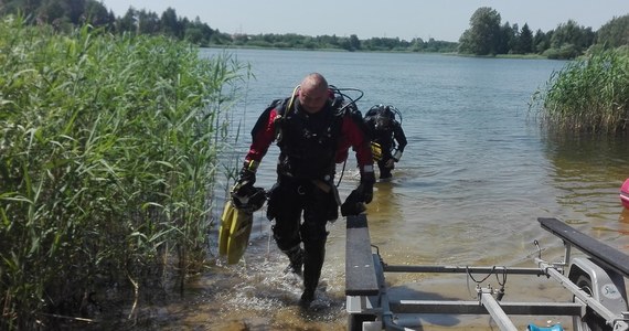 Nurkowie z Fundacji "Na Tropie" od kilku dni szukają w Jeziorze Dywickim koło Olsztyna ciała zaginionej w 1996 roku Joanny Gibner. Na razie bezowocnie. 23-letnia dziewczyna została zamordowana. Dwóch mężczyzn, którzy mogą znać miejsce ukrycia zwłok, nie chce współpracować z poszukiwaczami.