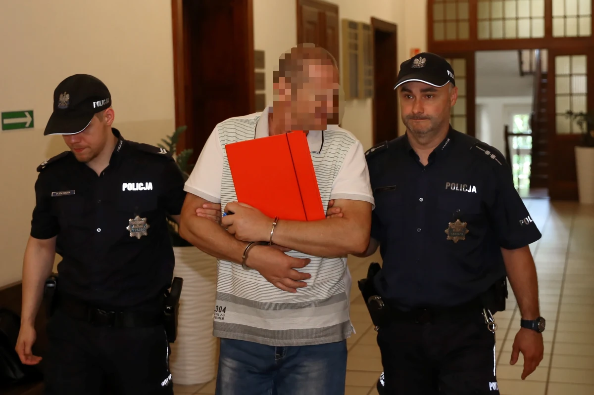 Sąd Rejonowy Katowice-Zachód aresztował  Romana S. - byłego zomowca, podejrzanego o strzelanie do górników protestujących w kopalni „Wujek” na początku stanu wojennego. We wtorek w katowickim IPN mężczyzna usłyszał zarzut popełnienia zbrodni komunistycznej.