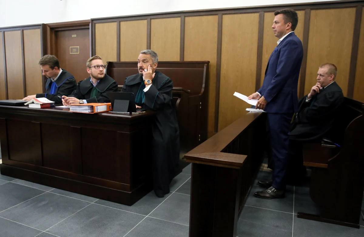 Sąd Okręgowy w Warszawie nie składał i nie zamierza składać zawiadomienia o możliwości popełnienia przestępstwa w sprawie listu Marka Falenty do prezydenta Andrzeja Dudy. 


