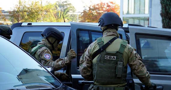 Centralne Biuro Antykorupcyjne zatrzymało pięć kolejnych osób w związku ze śledztwem dotyczącym nieprawidłowości w spółce GetBack. Do tej pory zarzuty w tym śledztwie usłyszało już 49 osób.