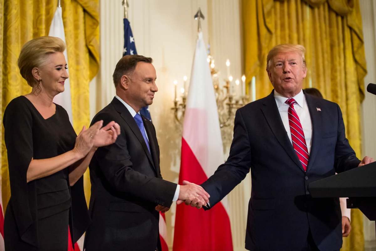 Bardzo konkretnie rozmawia mi się na temat polskich spraw i wspólnych interesów z panem prezydentem Donaldem Trumpem; to nie jest tzw. bicie piany, my się umawiamy, podpisujemy dokumenty i sprawy są realizowane w bardzo szybkim tempie – mówił w czwartek w Houston prezydent Andrzej Duda.