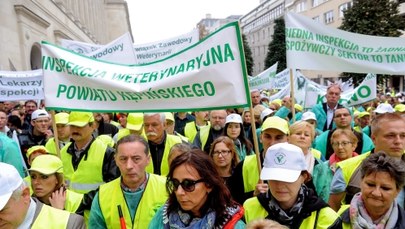 Blokują drogi i centra miast. Protest pracowników inspekcji weterynaryjnej