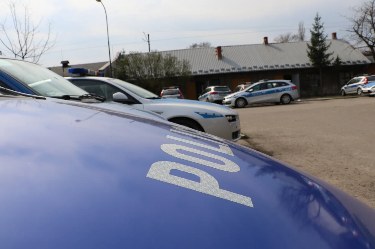 Policjantka z Nowego Tomyśla została ranna podczas pościgu. Radiowóz zderzył się z samochodem kierowcy, który nie zatrzymał się do kontroli. 