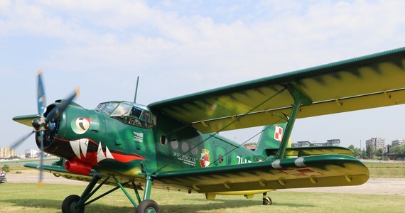 Historyczny samolot AN-2 zwany "Wiedeńczykiem", którym w kwietniu 1982 roku załoga polskich lotników podjęła udaną próbę ucieczki do Wiednia, wystartował z Krakowa w powtórny lot do stolicy Austrii. Na jego pokładzie znalazło się dwóch ówczesnych pilotów - uciekinierów.