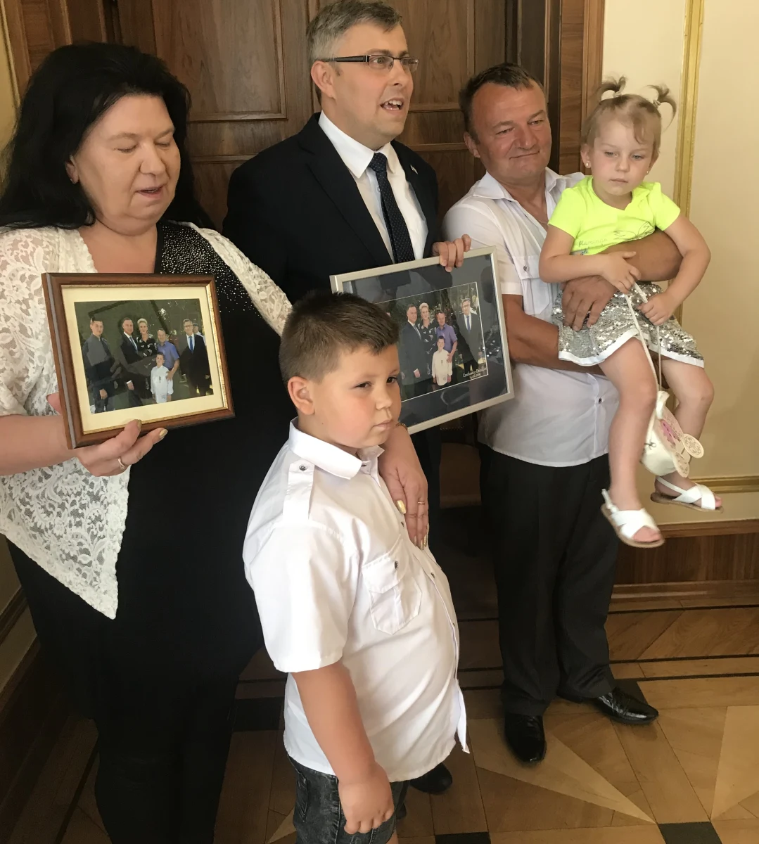 Niecodzienne spotkanie w urzędzie wojewódzkim w Katowicach. Śląski wojewoda spotkał się tam z 6-letnim Maćkiem z Czechowic-Dziedzic. Chłopiec ponad dwie miesiące temu uratował 3-letnie dziecko, które wyskoczyło z okna.