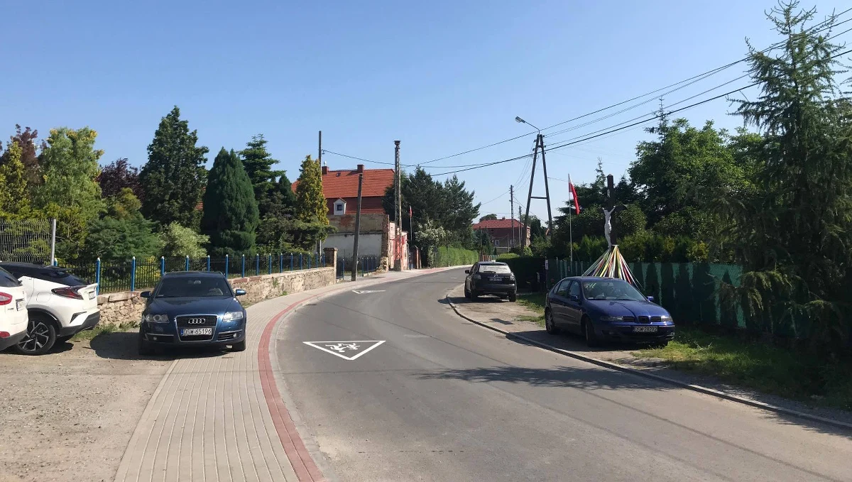 Jak ustalili reporterzy RMF FM, 10-letnia Kristina z Dolnego Śląska została prawdopodobnie uprowadzona i przewieziona w miejsce zbrodni samochodem. Dziecko zginęło od ciosu ostrym narzędziem, najpewniej nożem. Częściowo roznegliżowane ciało dziewczynki znaleziono w czwartek w lesie niedaleko Imbramowic. Trwają poszukiwania sprawcy zbrodni. Za jego wskazanie została wyznaczona nagroda.