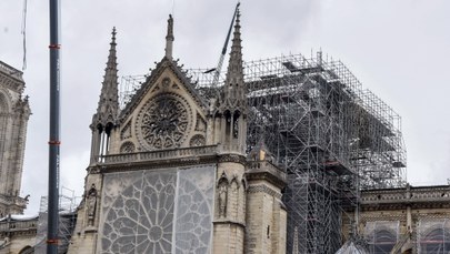 Miliarderzy deklarowali duże kwoty na odbudowę Notre Dame. Na razie nie wpłacili "ani centa"