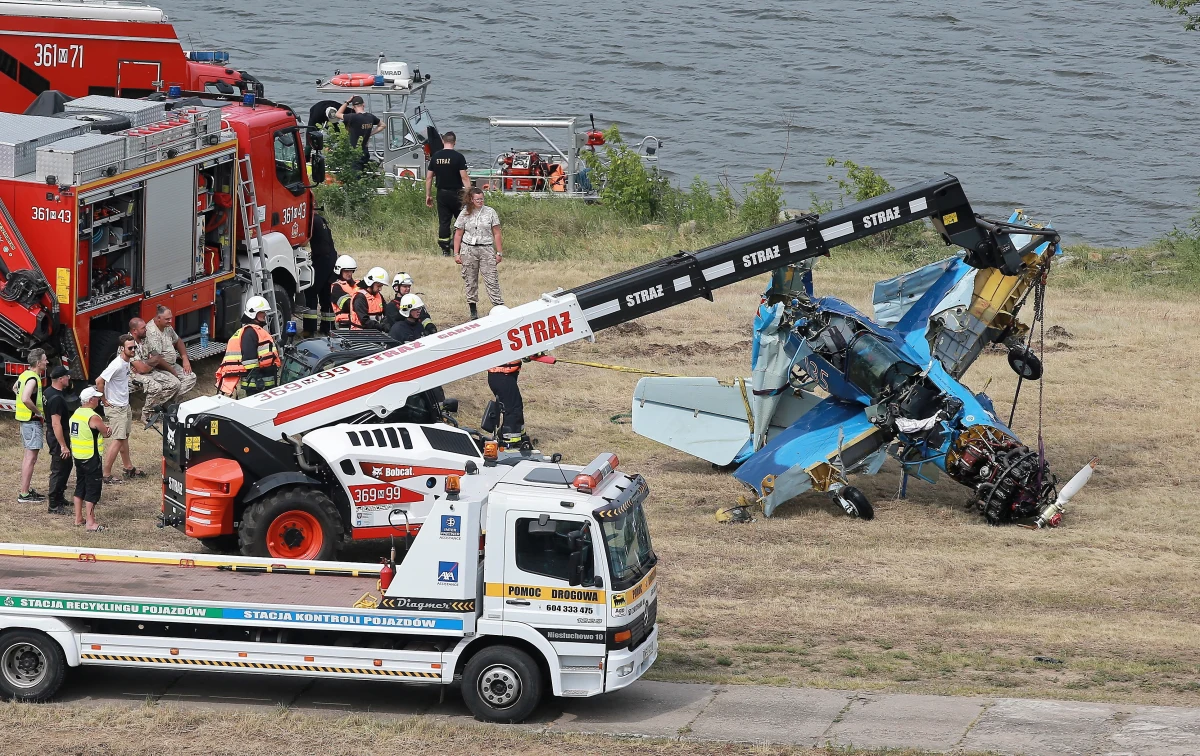 Urząd Lotnictwa Cywilnego nie zgodził się na kontynuowanie w niedzielę pokazów lotniczych w Płocku – podał Aeroklub Ziemi Mazowieckiej, organizator 7. Płockiego Pikniku Lotniczego. W sobotę podczas pokazów rozbił się samolot Jak-52. Zginął 58-letni pilot z Niemiec.