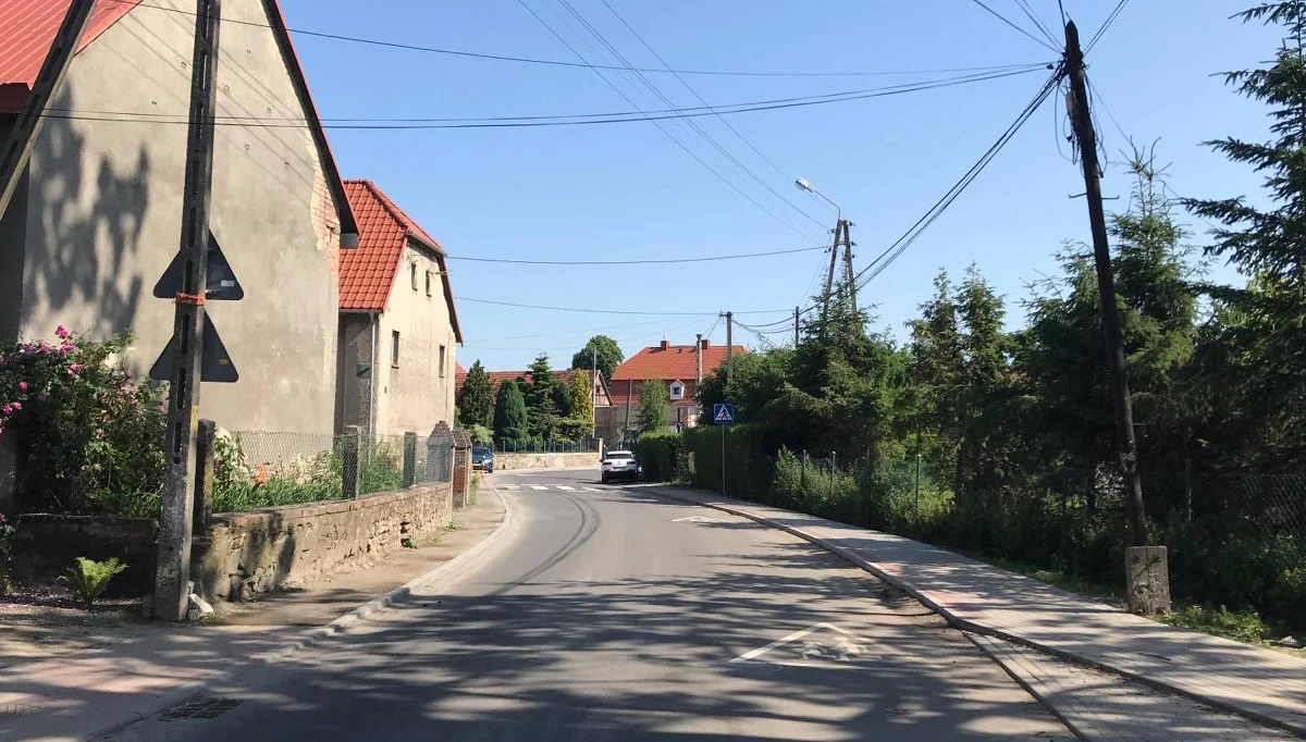 ​W sobotę wieczorem w lokalnych mediach pojawiła się informacja, że na jedną z posesji w Mrowinach wrzucono butelki z benzyną. Miałaby to być próba samosądu na mężczyźnie podejrzewanym o zabójstwo 10-letniej Kristiny. Policja jednak tym informacjom zaprzecza.