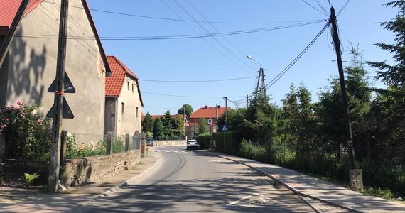 ​W sobotę wieczorem w lokalnych mediach pojawiła się informacja, że na jedną z posesji w Mrowinach wrzucono butelki z benzyną. Miałaby to być próba samosądu na mężczyźnie podejrzewanym o zabójstwo 10-letniej Kristiny. Policja jednak tym informacjom zaprzecza.