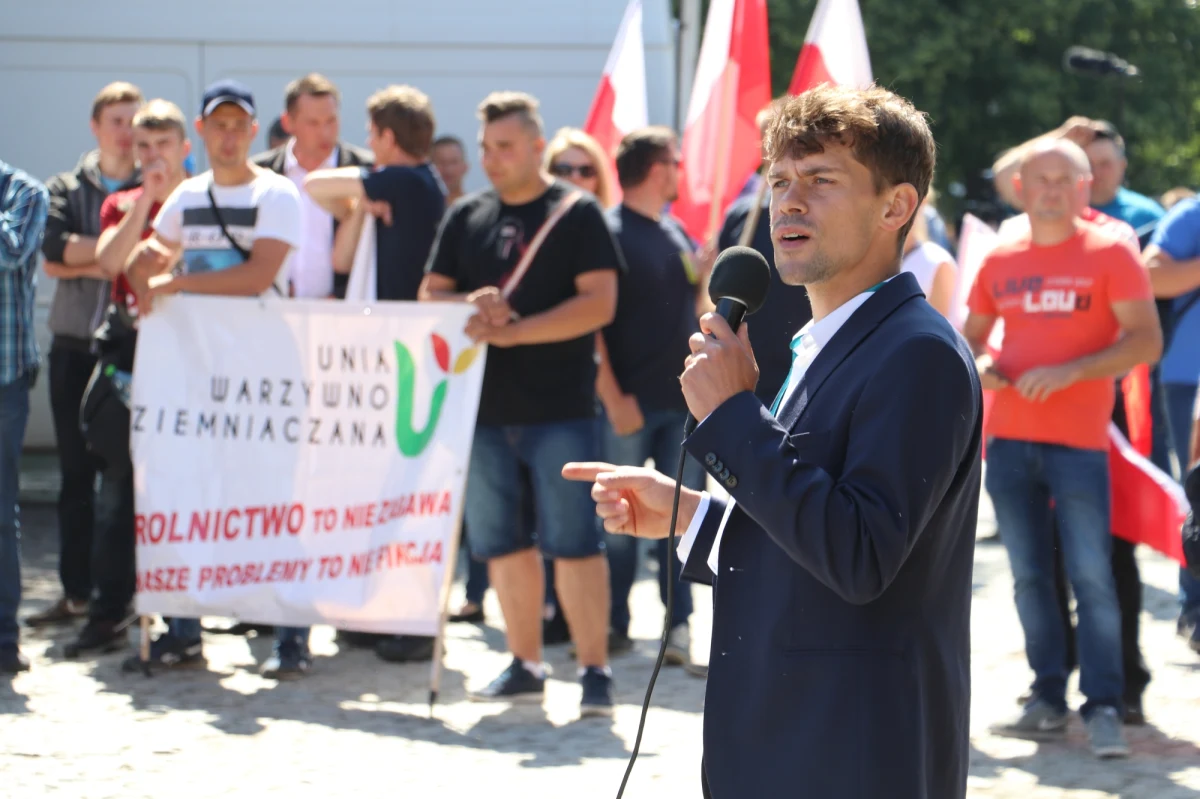 "Prawda to nie 'anty-PiS', będzie przedstawicielem nowej elity politycznej i będzie budować nowe standardy"– powiedział lider nowej partii "Prawda" i prezes AGROunii Michał Kołodziejczak. Jego zdaniem, ustawianie się po stronie "anty-PiS" jest "pocałunkiem śmierci".