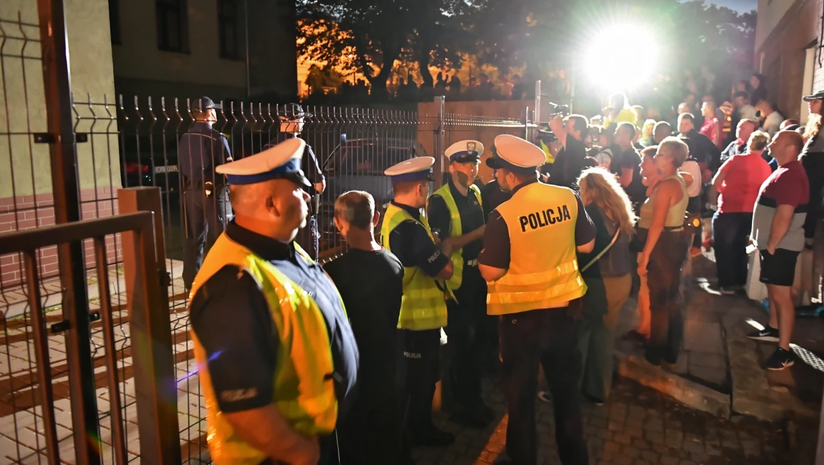 We wsi jeszcze długo będzie trauma po tym co się stało - tak mieszkańcy Mrowin komentują zatrzymanie mężczyzny podejrzewanego o brutalne zabójstwo 10-letniej dziewczynki, która mieszkała w tej wsi. 