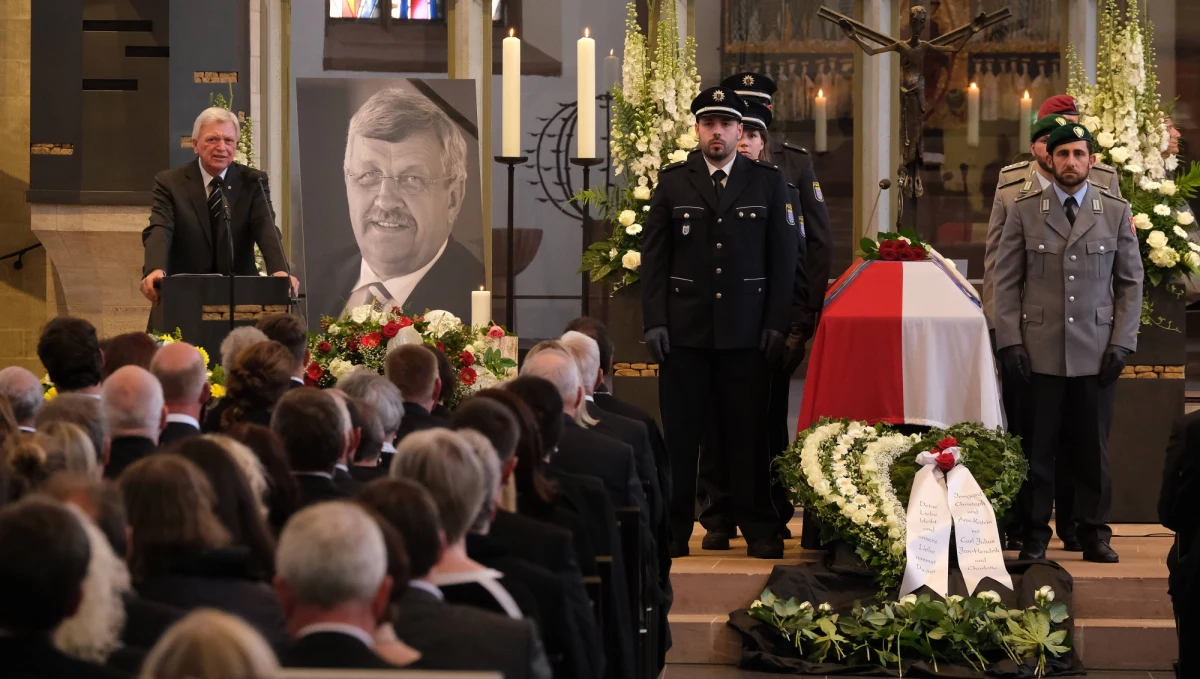 Niemieccy policjanci zatrzymali podejrzanego w sprawie zabójstwa szefa administracji okręgu Kassel, chadeckiego polityka Waltera Luebcke. Zatrzymany przebywa w areszcie śledczym. Media informują, że był on powiązany ze skrajną prawicą.