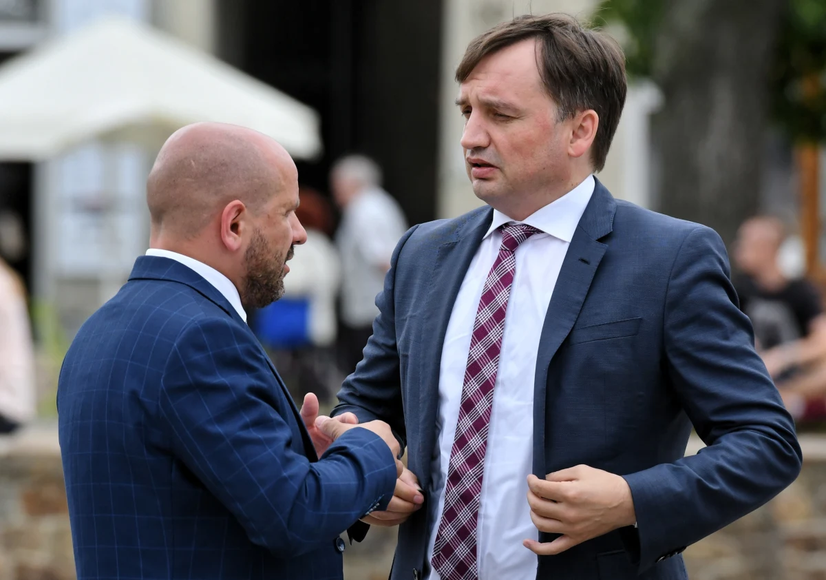 "Nie ma potrzeby kierowania tego pozwu, bo każdy już może wyrobić sobie zdanie, kto w tej sprawie obawia się prawdy" - powiedział podczas konferencji prasowej minister sprawiedliwości Zbigniew Ziobro. Tym samym zamknął sprawę kontrowersyjnego pomysłu pozwania Krakowskiego Instytutu Prawa Karnego za opinię o nowelizacji Kodeksu karnego. 