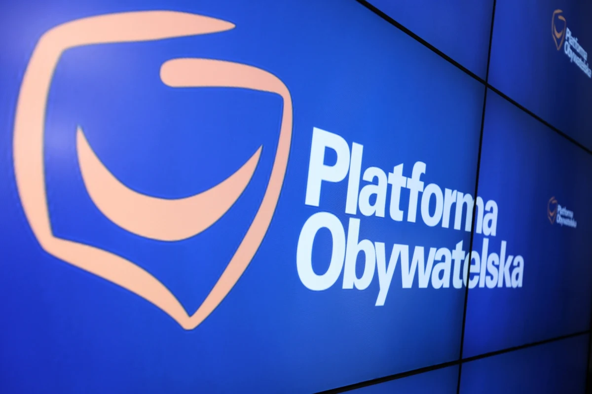 Policja sprawdza doniesienie o zerwaniu tablicy informacyjnej z siedziby biur parlamentarzystów Platformy Obywatelskiej w Poznaniu. Zdarzenie miało miejsce w poniedziałek po południu.