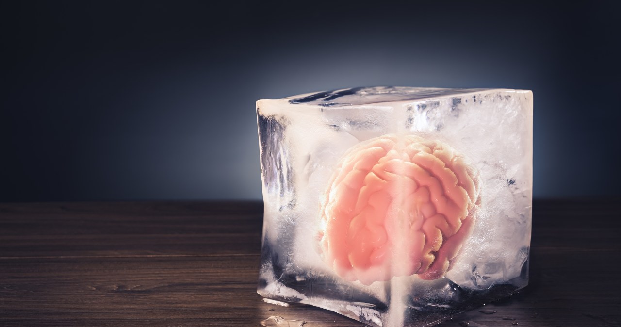 Czy da się pokonać śmierć? Milionerzy zamrażają ciała i testują biohacking