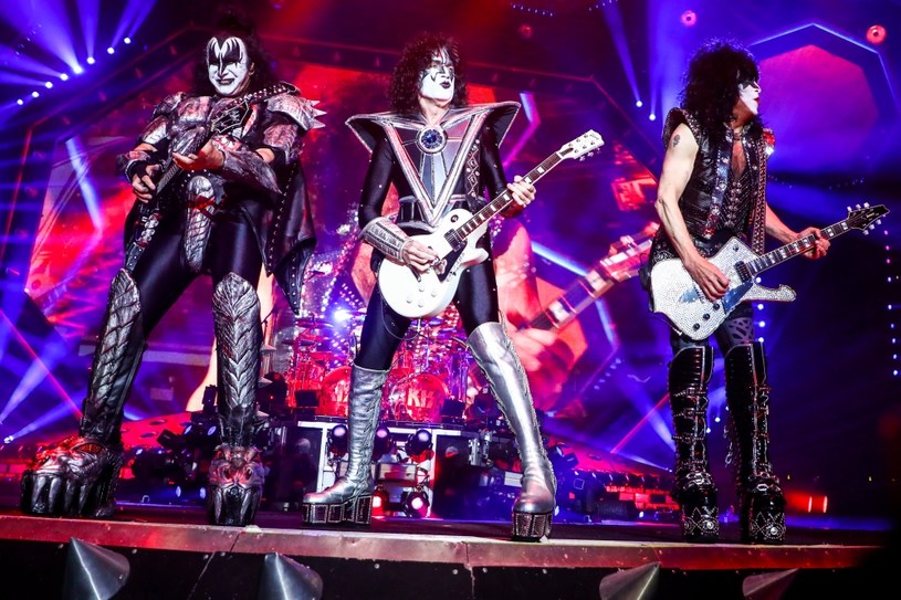 2 grudnia w Madison Square Garden w Nowym Jorku odbył się ostatni koncert w ramach pożegnalnej trasy grupy Kiss - "End of the Road Tour". Muzycy zapowiedzieli jednak, że od teraz będą występować jako... hologramy. 