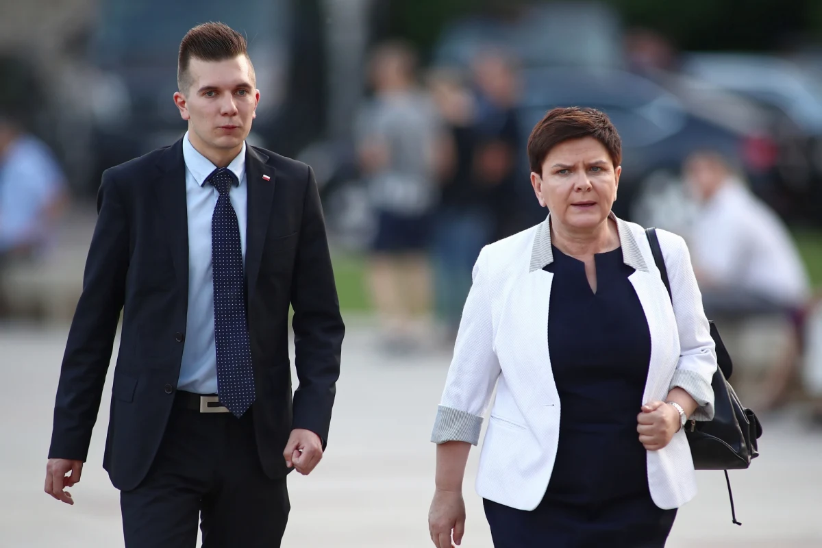 Prokurator chce podważyć zeznania członków klubu AA, którzy twierdzą, że limuzyny wiozące Beatę Szydło nie miały włączonych sygnałów dźwiękowych - czytamy w środowej "Rzeczpospolitej".