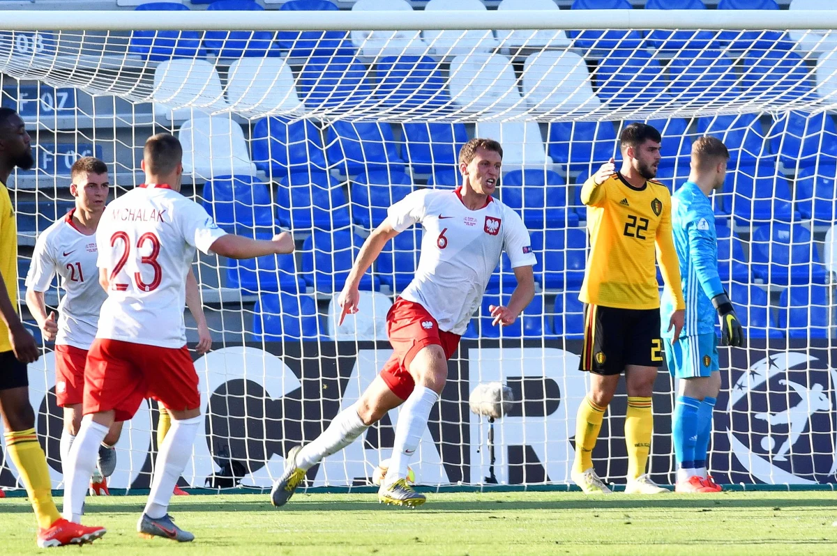 Polscy piłkarze zagrają w środowy wieczór z gospodarzami Włochami w swoim drugim meczu mistrzostw Europy do lat 21. Na inaugurację grupy A pokonali Belgów 3:2 i coraz odważniej mogą myśleć o awansie do półfinału turnieju i jednocześnie na igrzyska w Tokio. Początek meczu o 21:00. 