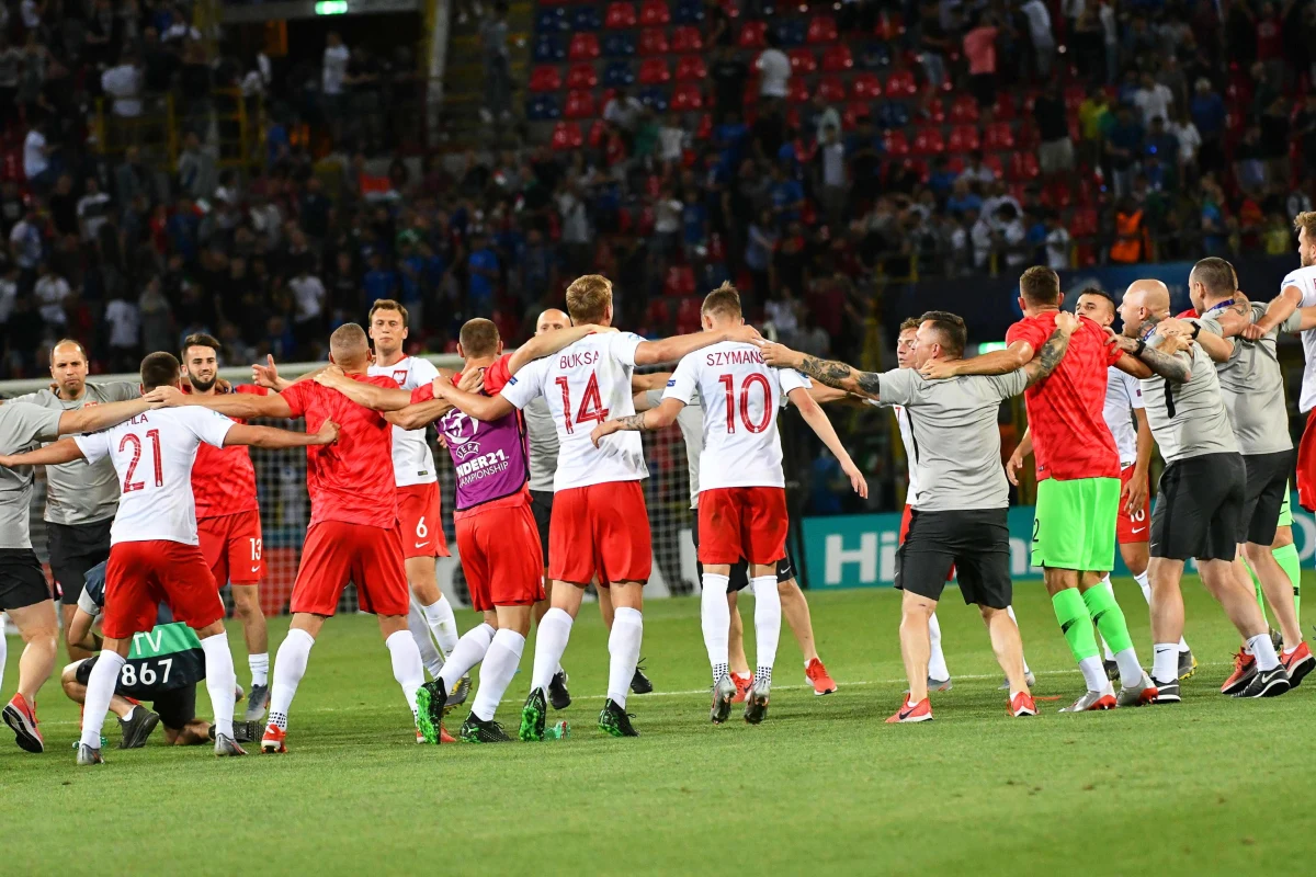 "Polska w raju, a Włosi - ależ oni mają pecha"- tak "La Gazzetta dello Sport" podsumowała zwycięstwo biało-czerwonych 1:0 nad gospodarzami mistrzostw Europy do lat 21 w Bolonii. "Włosi dominowali, ale nie trafiali do bramki i zostali ukarani" - relacjonuje największy włoski dziennik sportowy. Włosi byli przy piłce przez 66 procent czasu gry i podjęli 30 prób strzałów na bramkę przeciwnika - twierdzi włoska prasa powołując się na statystyki. 