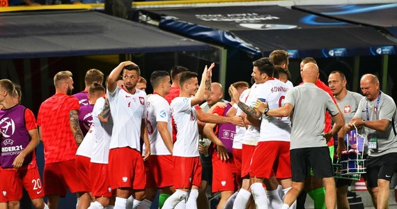 Trener polskich piłkarzy do lat 21 Czesław Michniewicz, nie ukrywał radości po zwycięstwie nad gospodarzami Włochami 1:0 w mistrzostwach Europy. Zaznaczył jednocześnie: nie świętujemy awansu do półfinału. "Jesteśmy blisko, a zarazem daleko" - podkreślił. 