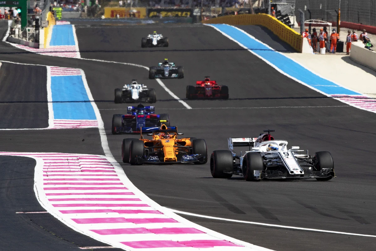 Zamknięte szkoły i zakaz jazdy rowerami - takie środki wprowadziła prefektura departamentu Var, aby zapewnić bezpieczeństwo w najbliższy weekend podczas Grand Prix Francji, kolejnej rundy mistrzostw świata Formuły 1.
