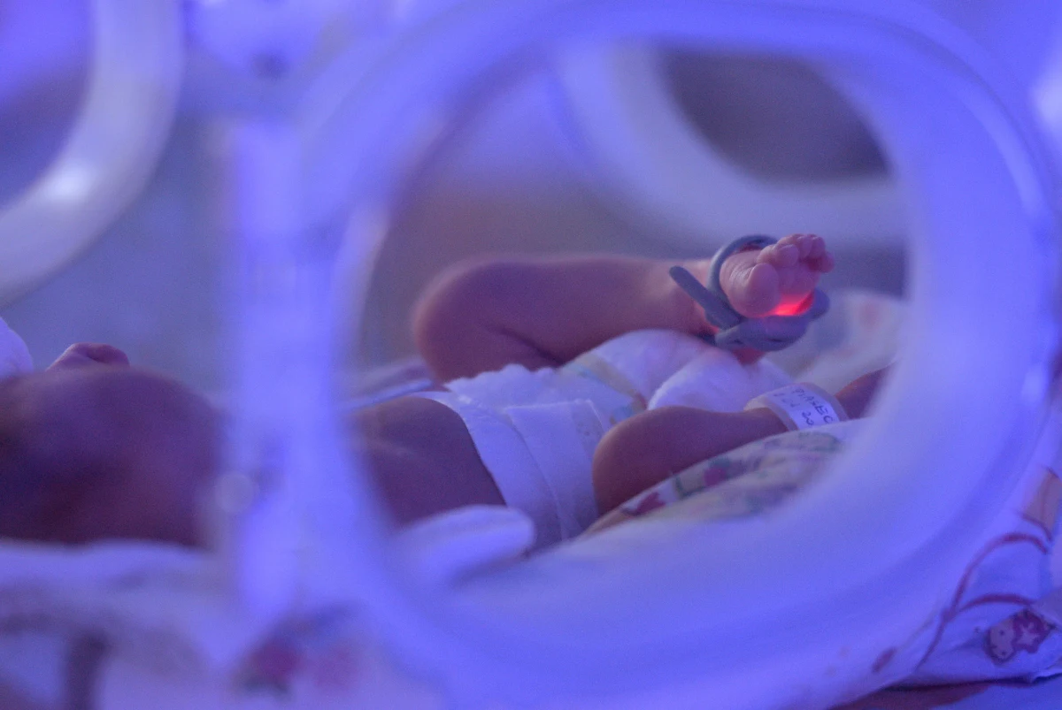 Na dziecięcy OIOM Szpitala Wojewódzkiego w Koszalinie trafiła dwumiesięczna dziewczynka z podejrzeniem pobicia. Pod nadzorem prokuratury prowadzone jest postępowanie wyjaśniające – powiedziała oficer prasowa sławieńskiej policji.