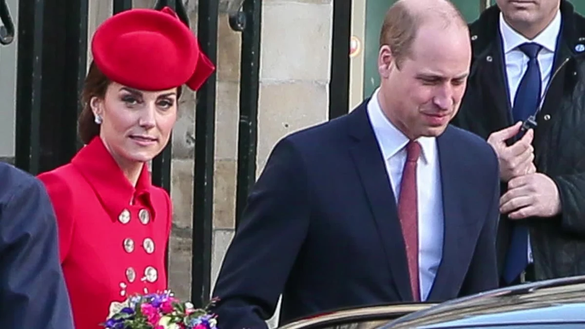 Motocykl z konwoju księcia William i księżnej Kate potrącił staruszkę. Do wypadku doszło w ostatni poniedziałek (17.06), gdy para jechała do Windsoru. 