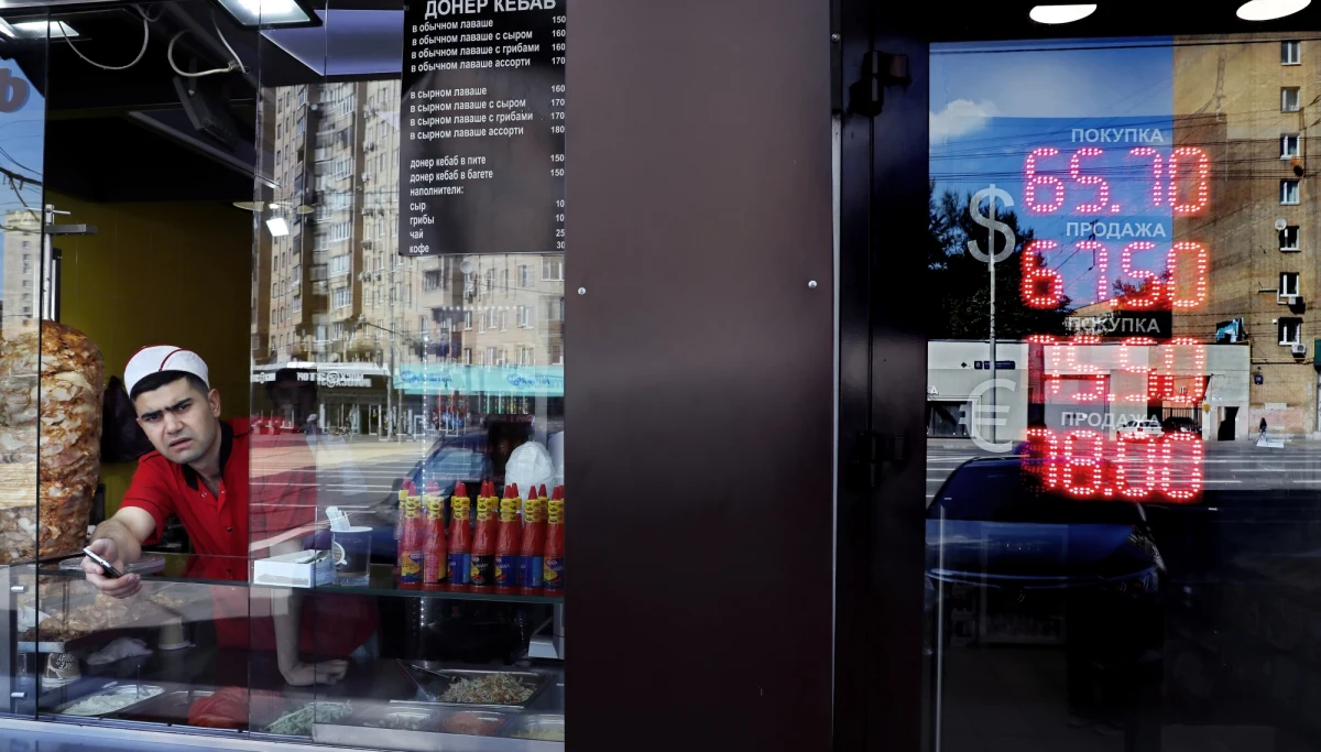 ​Przywódcy państw Unii Europejskiej na szczycie w Brukseli jednomyślnie zdecydowali w czwartek o przedłużeniu na kolejne sześć miesięcy sankcji gospodarczych wobec Rosji nałożonych w połowie 2014 roku.