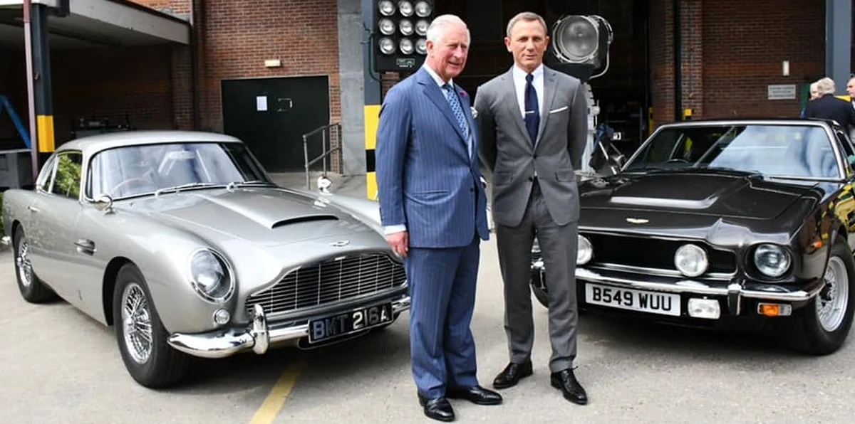 Na planie nowego filmu o przygodach Jamesa Bonda pojawił się członek brytyjskiej rodziny królewskiej - książę Karol. Spotkał się z twórcami w Pinewood Studios pod Londynem. 