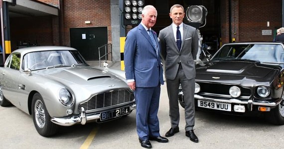 Na planie nowego filmu o przygodach Jamesa Bonda pojawił się członek brytyjskiej rodziny królewskiej - książę Karol. Spotkał się z twórcami w Pinewood Studios pod Londynem. 