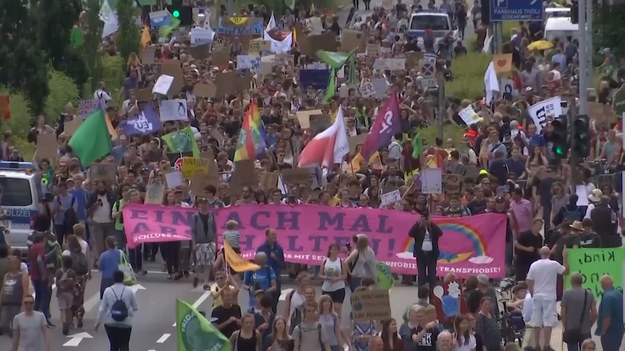 Tysiące studentów wyszły na ulice niemieckiego Akwizgranu. Protestowali przeciw polityce klimatycznej Niemiec i Unii Europejskiej. "Politycy, zwłaszcza główni aktorzy obecnego rządu, muszą podjąć zdecydowaną akcję" mówił jeden z demonstrantów.