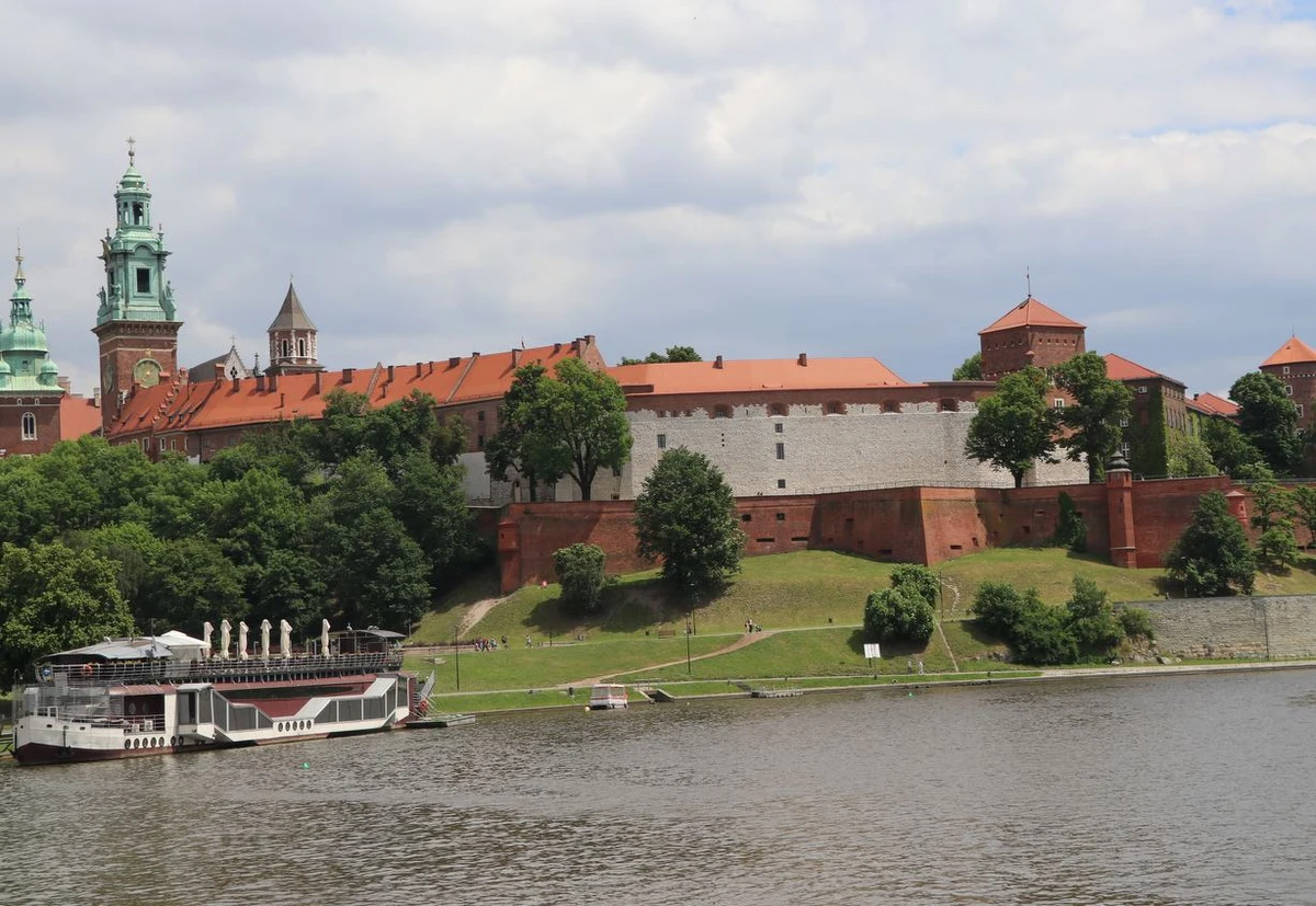 50 europejskich komitetów olimpijskich - czyli wszystkie - poparło w Mińsku kandydaturę Krakowa i Małopolski, jako organizatora Igrzysk Europejskich w 2023 roku. Informację taką w sobotę przekazało Stowarzyszenie Europejskich Komitetów Olimpijskich (EOC).