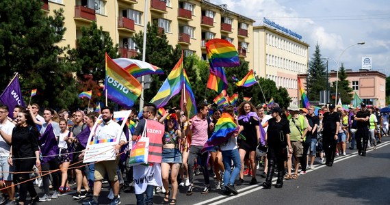 Kilkaset osób wzięło udział w II Marszu Równości, który przeszedł ulicami Rzeszowa. Hasłem tegorocznej edycji było: "Ze wszystkimi jest nam po drodze". 