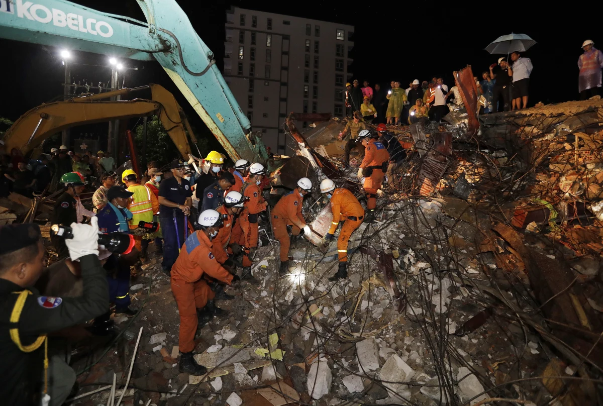 Już co najmniej 13 osób zginęło, a 23 zostało rannych, gdy w sobotę zawalił się sześciopiętrowy budynek wznoszony w Sihanoukville, największym kurorcie Kambodży - poinformowały lokalne władze. Wielu robotników uważa się za zaginionych. Trwa akcja ratunkowa.