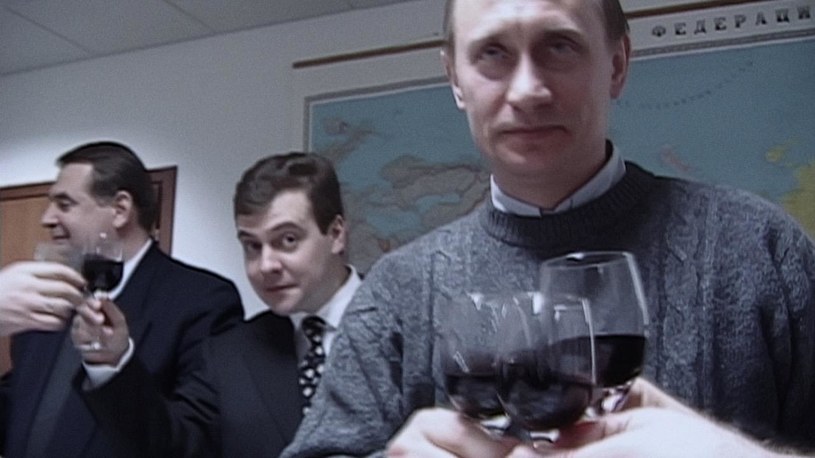 28 czerwca wchodzi do kin najnowszy filmu Witalija Manskiego. "Świadkowie Putina" to niezwykle intymny portret Władimira Putina i przełomowego okresu w historii Rosji, nakreślony na podstawie unikatowych materiałów z lat 1999-2000, relacji świadków oraz doświadczeń samego reżysera.