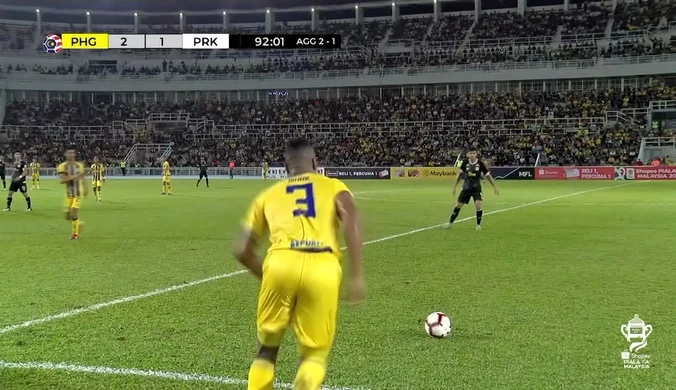 Nieprawdopodobny gol Goulona w Malezji. Strzelił z wolnego z połowy boiska! Wideo