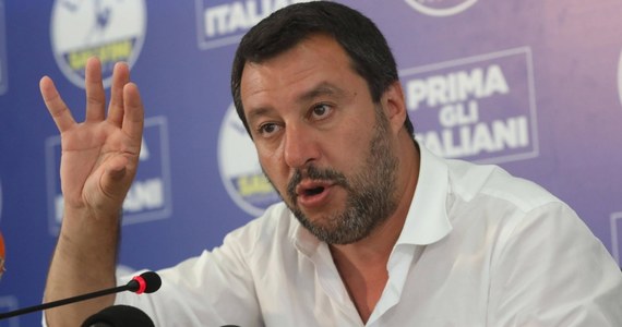 "W kwestii imigracji Unia Europejska wciąż nie istnieje" - powiedział szef resortu spraw wewnętrznych Włoch, wicepremier Matteo Salvini. Odniósł się w ten sposób do sprawy statku organizacji humanitarnej Sea Watch 3, który z ponad 40 uratowanymi migrantami stoi koło wyspy Lampedusa.