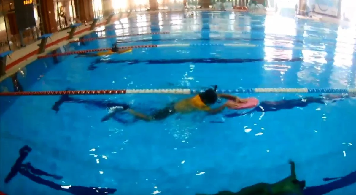 196,5 metra przepłynęła pod wodą bez płetwy na jednym oddechu katowiczanka Julia Kozerska, bijąc na basenie w Stambule rekord świata kobiet. Zajęło jej to 4 minuty i 5 sekund. „Kryzysy pod wodą przychodzą i trzeba je umieć przezwyciężyć” – powiedziała pływaczka.