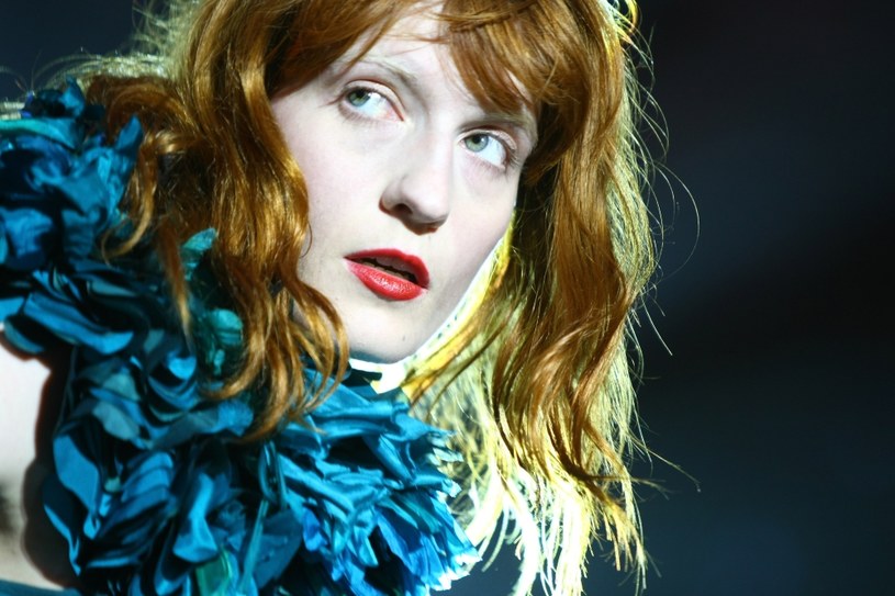 Wokalistka Florence And The Machine w nowym wywiadzie ponownie opowiedziała o swojej walce z nałogiem alkoholowym. "Koncerty pozwalają wytrwać mi w trzeźwości" - stwierdziła. 